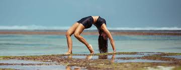 Por que hacer yoga en la playa?